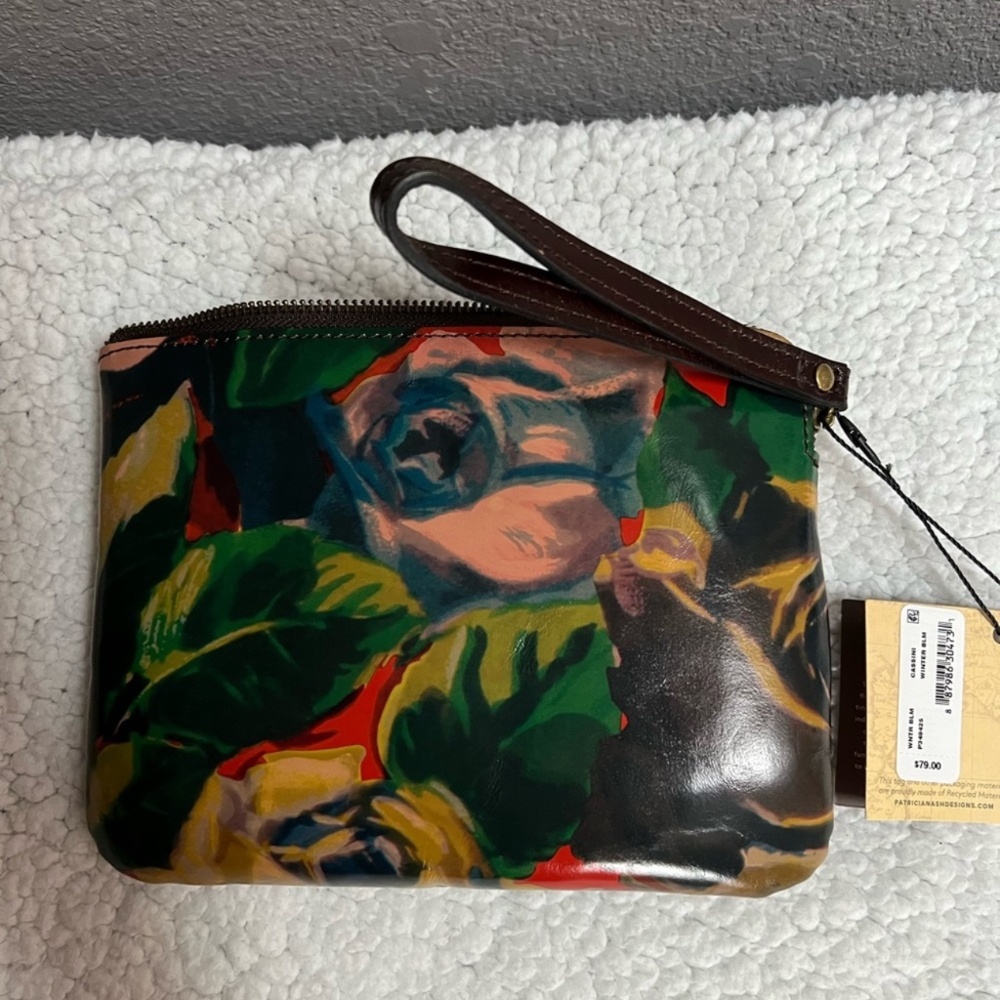 SALE‼️ $50❣️ Patricia Nash~Cassini Winter Bloom wristlet~ New with Tags❣️